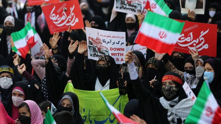 İran'da ABD'nin Tahran Büyükelçiliği baskınının 42'nci yılı nedeniyle birçok kentte gösteri düzenlendi