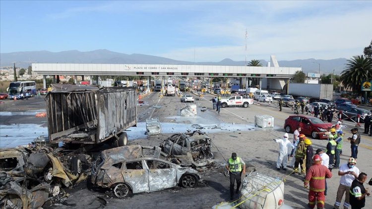 Meksika'da freni arızalanan kamyonun araçlara çarpması sonucu 19 kişi öldü
