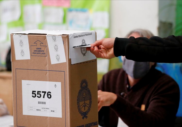 Arjantin'de parlamento seçimleri muhalefeti sevindirdi