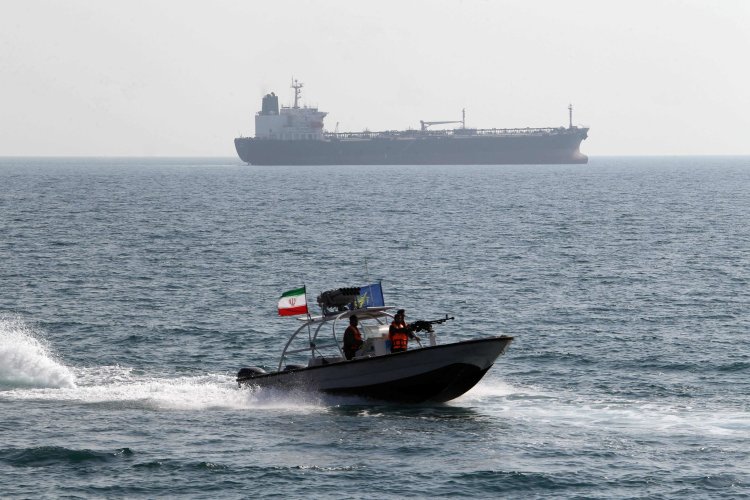 İran Basra Körfezi'nde bir gemiye el koydu