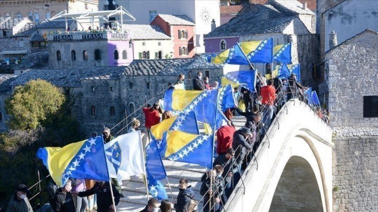 Bosna Hersek'te barış, Bosnalı Sırpların tehdidi altında