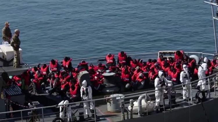 Tunus açıklarında 223 göçmen yakalandı