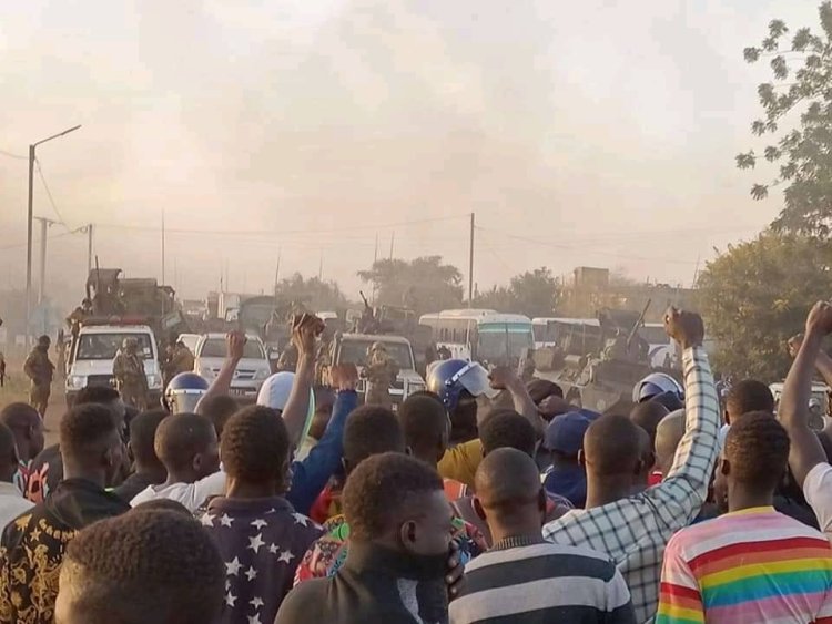 Burkina Faso’da Fransız askeri konvoyuna engel: Evine dön Fransa