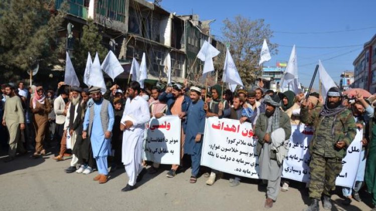 Afgan halkı, dünyada dondurulan varlıklarının serbest bırakılması için yürüdü