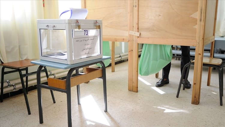 Cezayirliler erken yerel seçimler için sandık başında