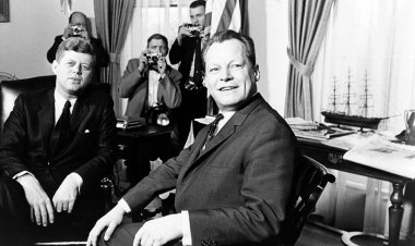 Der Spiegel: Eski Almanya Başbakanı Brandt ABD istihbaratı için muhbirlik yaptı