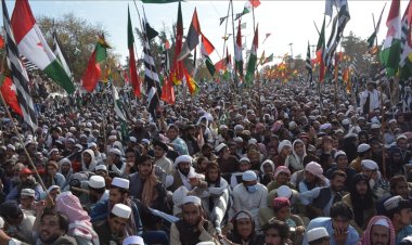 Pakistan'da 2021'e protestolar damgasını vurdu