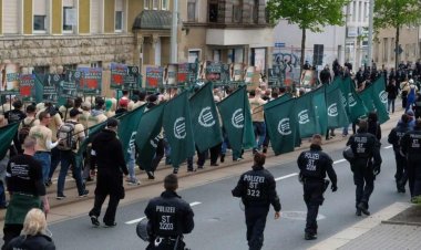 Almanya'da 13 bin 500'ü şiddet eğilimli yaklaşık 33 bin 900 aşırı sağcı bulunuyor