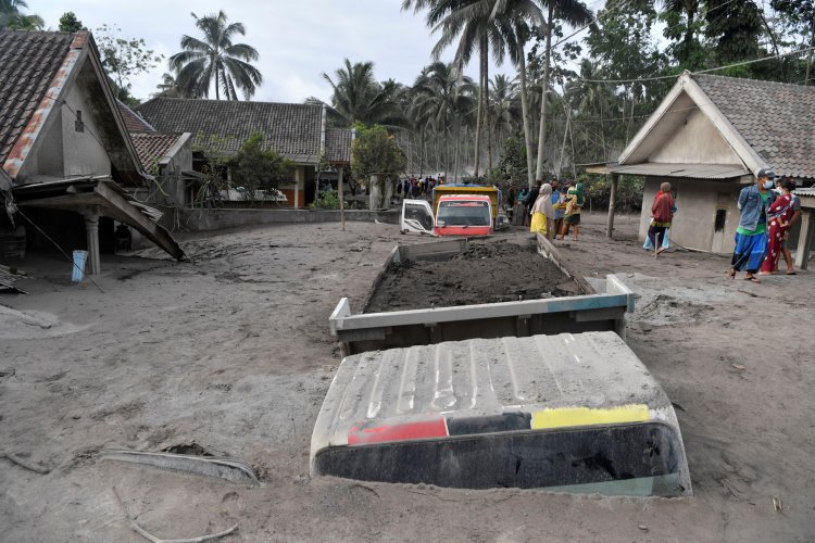 Endonezya'da Semeru Yanardağı'ndaki patlamada ölü sayısı 34'e çıktı