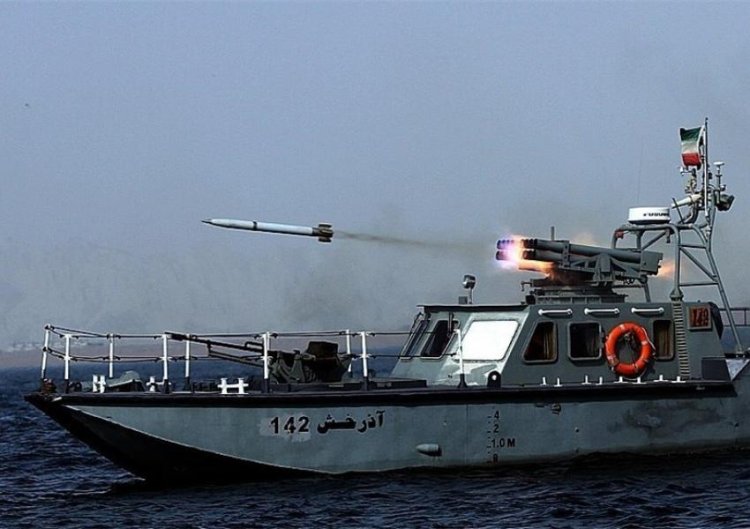 İran, Basra Körfezi'ndeki tatbikatta balistik füze denemesi yaptı