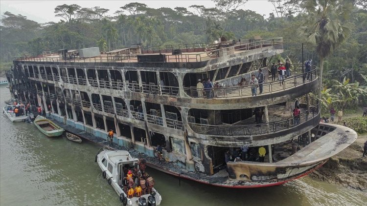Bangladeş'te feribottaki yangında hayatını kaybedenlerin sayısı 37'ye yükseldi