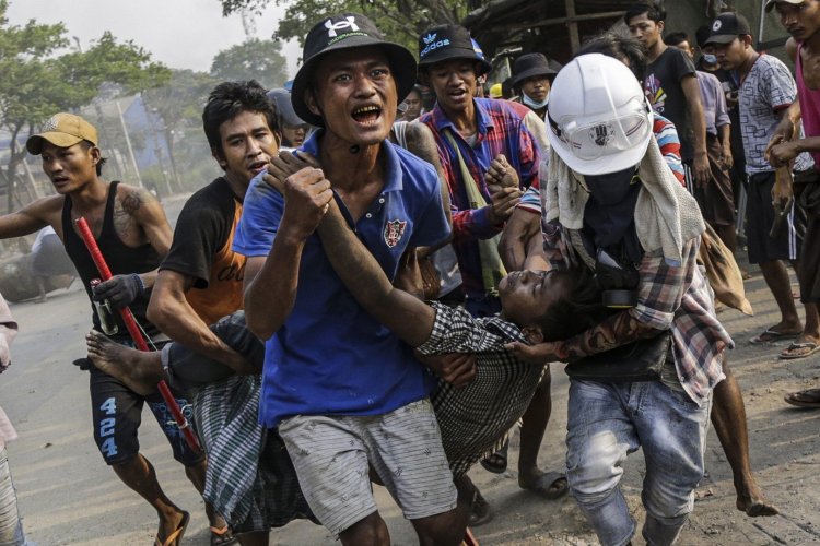 Myanmar'da ordunun aralarında kadın ve çocukların olduğu 30 kişiyi öldürdüğü iddiası