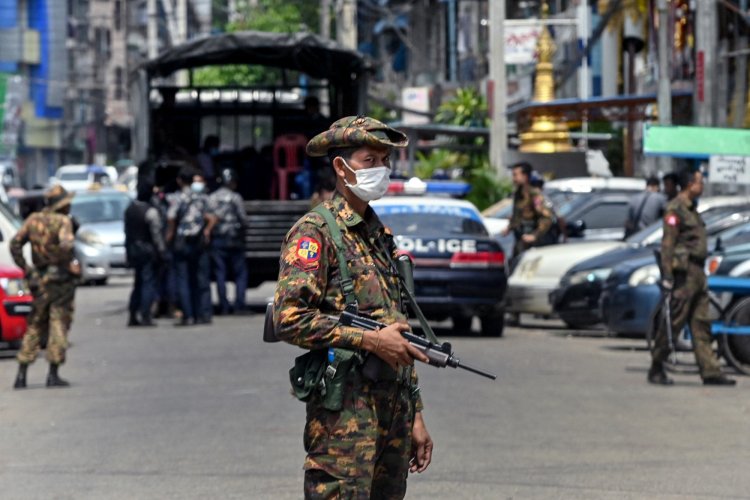AB, Myanmar'a silah ambargosu uygulanmasını istedi