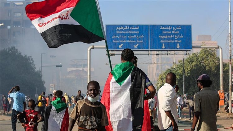 Sudan'da askeri müdahale karşıtı gösteriler öncesinde telefon ve internet hatları kesildi