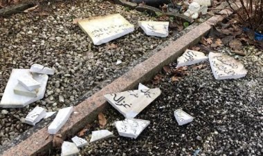 Almanya'da ırkçı saldırı: 32 Müslüman mezarı tahrip edildi