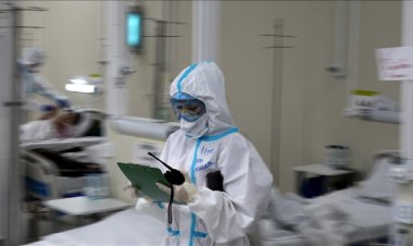 Omicron Avrupa'da 'tsunami' etkisi oluşturuyor