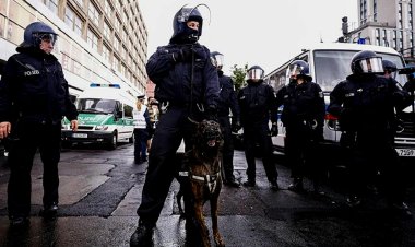 Almanya'da iklim aktivistleri Köln Katedrali'ni bastı: 2 yaralı