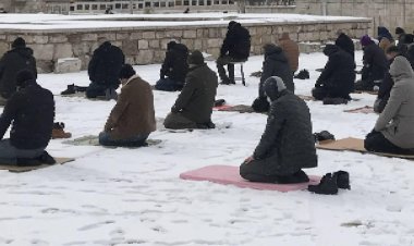 Sırp polisinden namaz kılan Boşnaklara para cezası