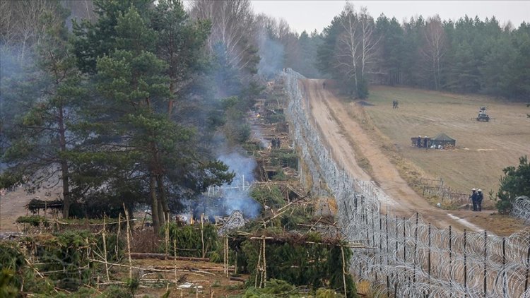 Polonya göçmen krizi yaşanan Belarus sınırına duvar örecek