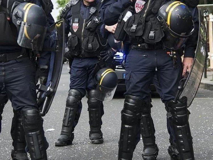 Fransa'da 6 polise, ırkçı hakaret ve şiddetten hapis cezası