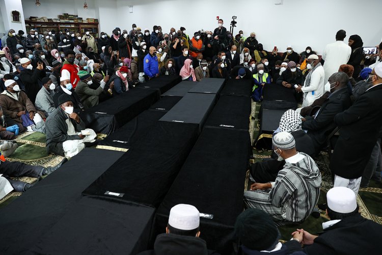 New York'taki yangında ölen 15 Müslüman için cenaze töreni düzenlendi