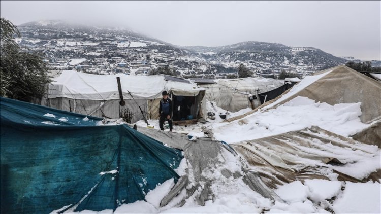 Sığınma kamplarında yaklaşık 1000 çadır kar yağışı nedeniyle çöktü