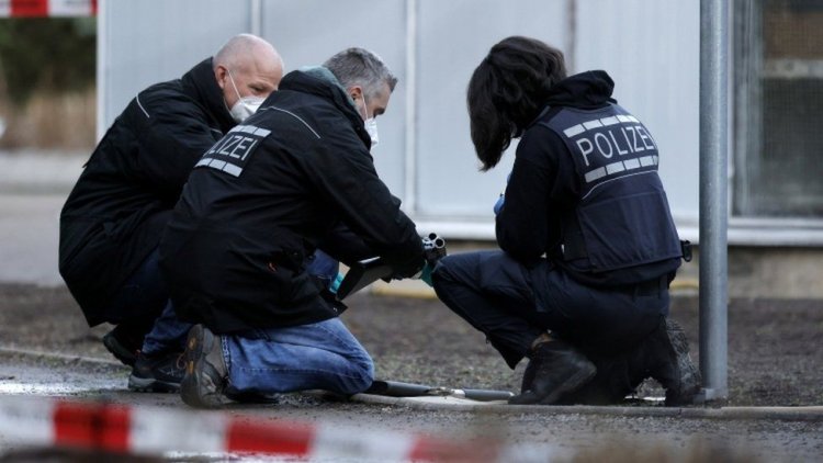 Almanya'da polise silahlı saldırı: 2 ölü