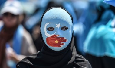 Uygur Müslümanlarını zorla çalıştıran Çinli şirketlere kredi vermişler!