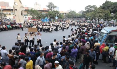 Bangladeş'te, Hindistan'ın başörtüsü yasağı protesto edildi