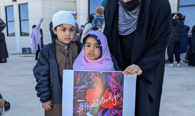 Hindu yönetimin  başörtüsü yasağına tepkiler devam ediyor