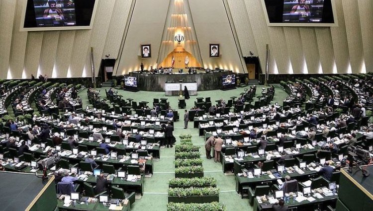 İran Meclisi salgın nedeniyle çalışmalarına ara verdi