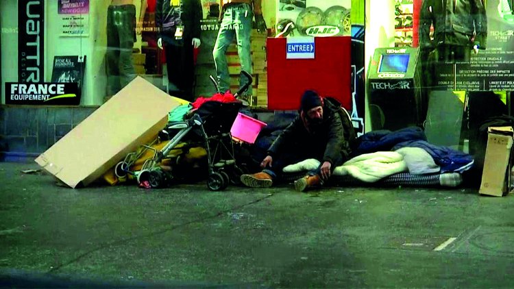 Fransa'da evsizlerin sayısı arttı yoksullar unutuldu