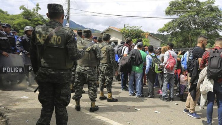 Meksika polisi sığınmacılara müdahale etti