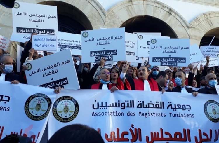 Tunus'ta Cumhurbaşkanı Said'in yeni yargı konseyinde 'hakimlere grev yasağı'