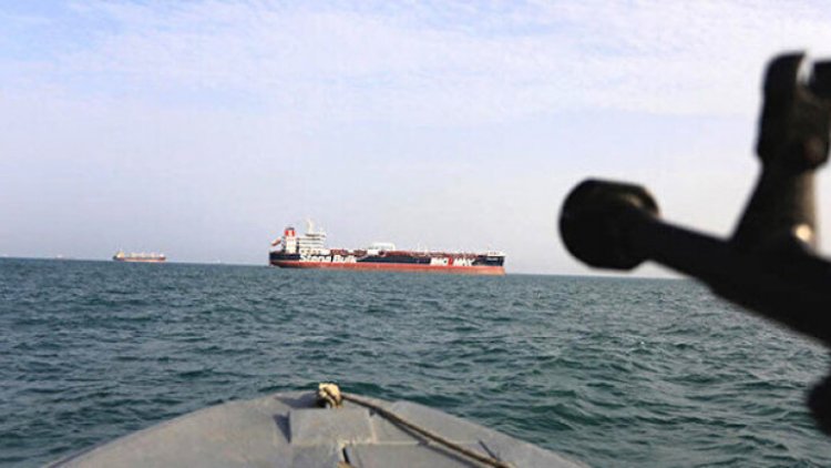 İran, Basra Körfezi'nde 2 tekneye el koydu