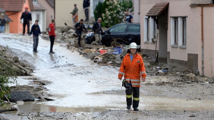 Almanya'da şiddetli fırtına hayatı olumsuz etkiliyor