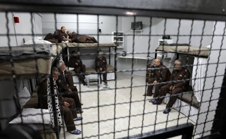 Filistinli mahkumlar 'hapishane intifadasına' devam ediyor