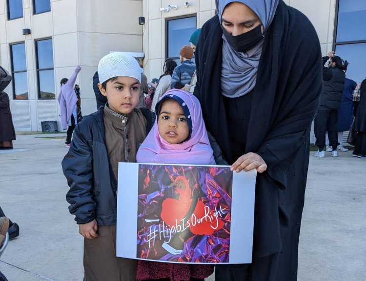 Hindu yönetimin başörtüsü yasağına tepkiler devam ediyor