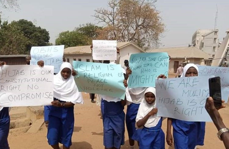 Nijerya'nın Kwara eyaletinde Müslüman kız öğrencilere başörtüsü serbestliği getirildi