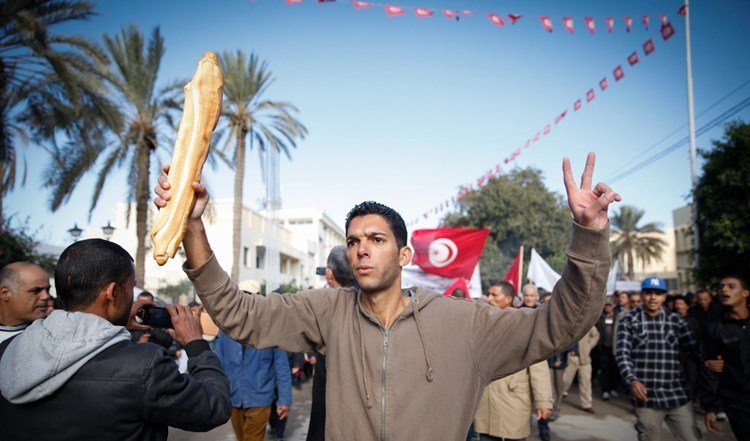 Tunus halkı, tek adam ve ekonomik kriz kıskacında