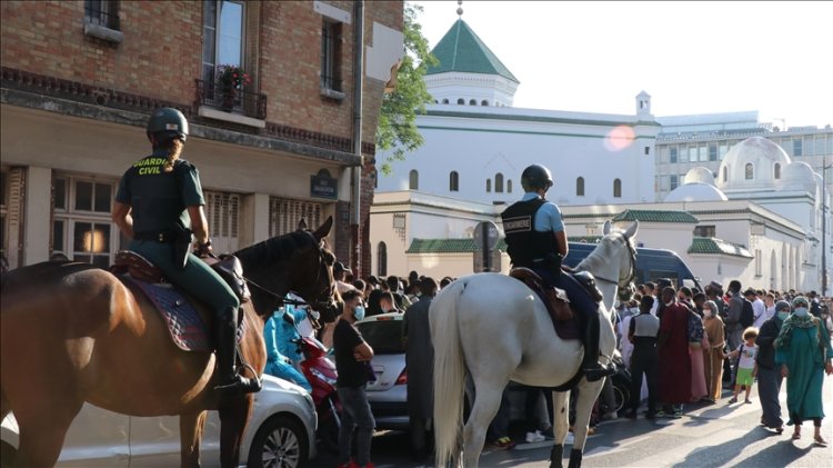 Fransa'da, Müslümanları ve camileri hedef alan Telegram grupları ifşa edildi