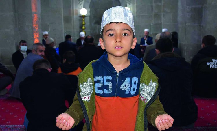 Miraç Kandili Türkiye'nin dört bir yanında dualarla idrak edildi