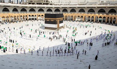 Kabe ve Mescid-i Nebevi'de sosyal mesafe kısıtlaması kaldırıldı