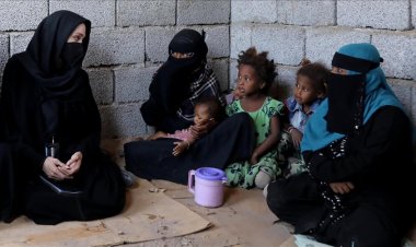 Angelina Jolie, Yemen'de bir sığınmacı kampını ziyaret etti