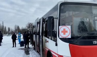Siviller Sumi şehrinden ayrılıyor