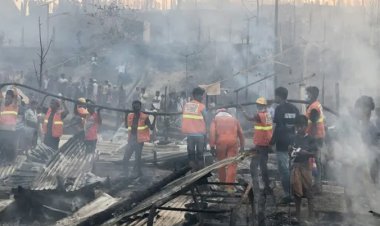 Arakanlıların kaldığı kampta yangın: 2 bin kişi evsiz kaldı