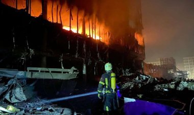 Kiev'de alışveriş merkezi vuruldu: 8 kişi öldü