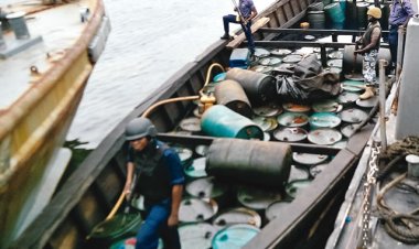 Nijerya'da geçen yıl 116,46 milyon litre petrol çalındı