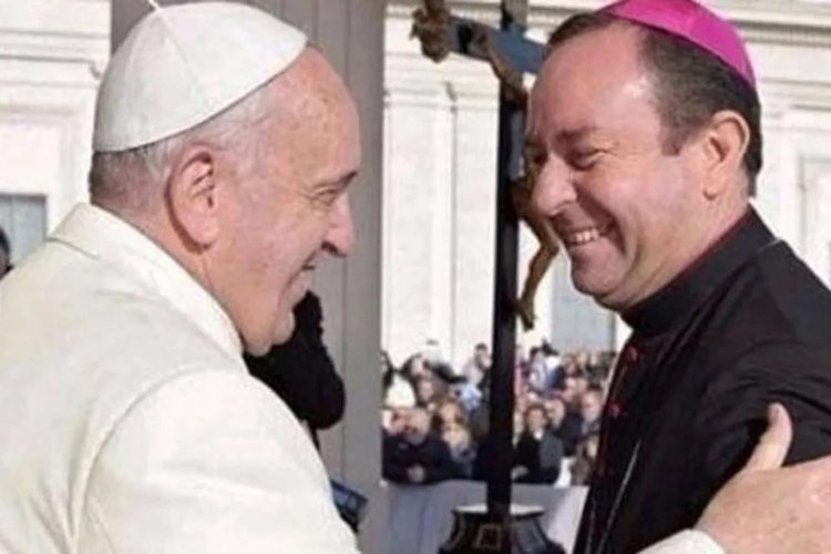 Papa'ya yakın piskopos cinsel istismardan suçlu bulundu