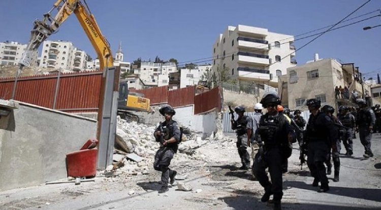 İşgal çetesi Filistinlilere ait 800 evi yıkmaya hazırlanıyor